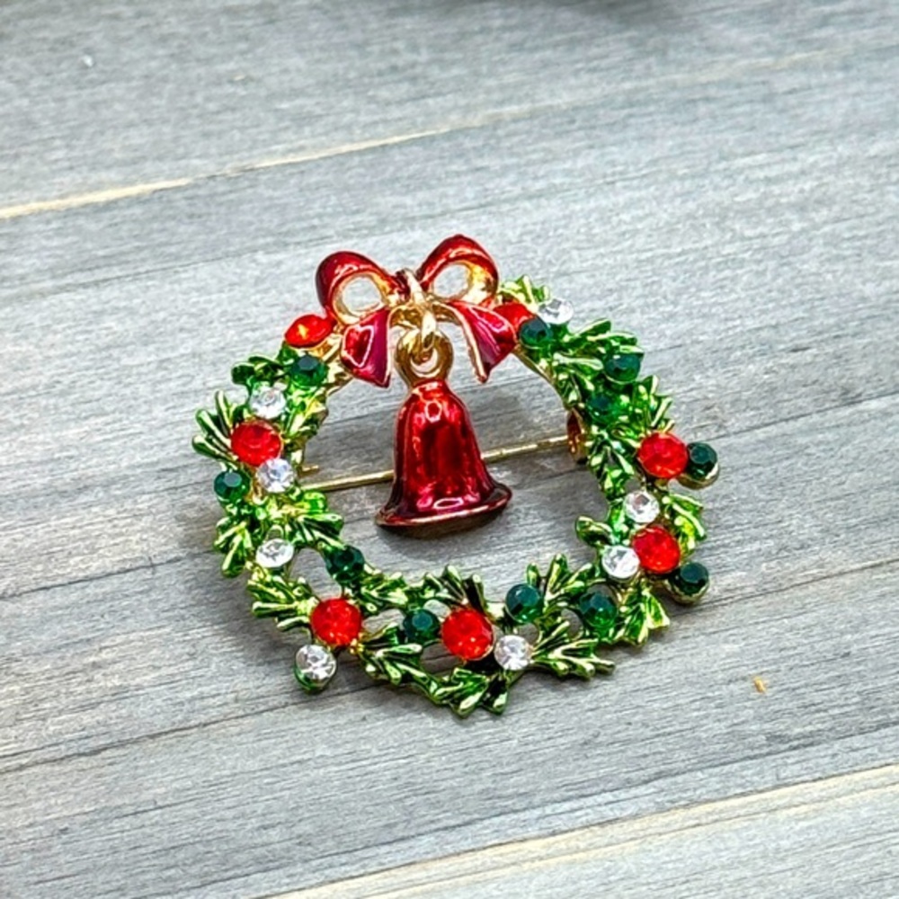 🌻 3/$25  Enamel Wreath Bell Flower Christmas Brooch